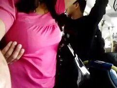 Hai Lee ở nơi hoc sinh dit nhau bi quay len công cộng cho một giải thưởng tiền mặt