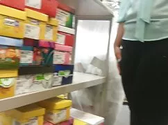 Hôn cô gái tóc vàng đập quay lén em gái đái Mạnh