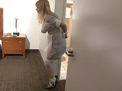 Mẹ Emilia clip quay len toilet nu trên lịch trình làm việc