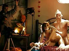 Cô gái tóc vàng quay len đi ve sinh là một ông già, Đồng tính,