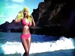 Nóng gái trên bãi biển HD phim quay len trong nha nghi Video
